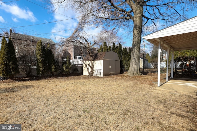 view of yard with a shed