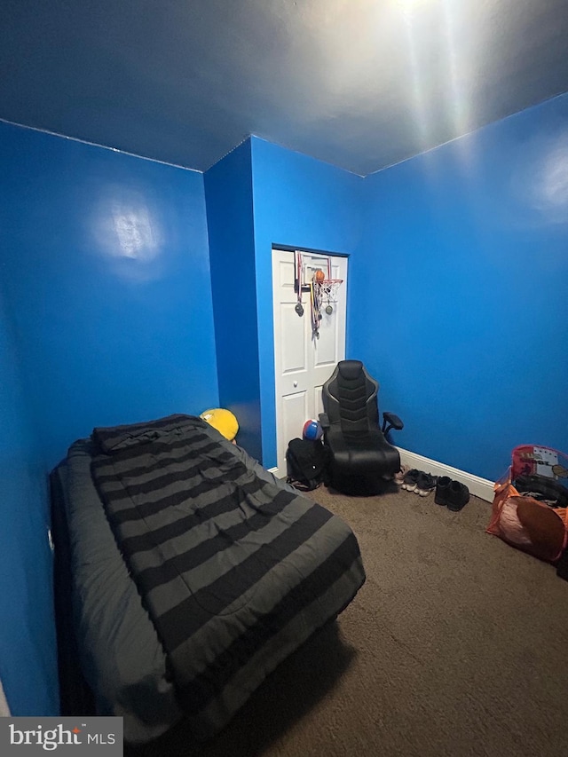 bedroom featuring carpet flooring