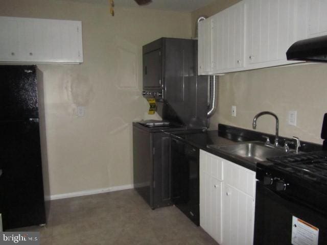 kitchen featuring ceiling fan, black appliances, sink, and white cabinets