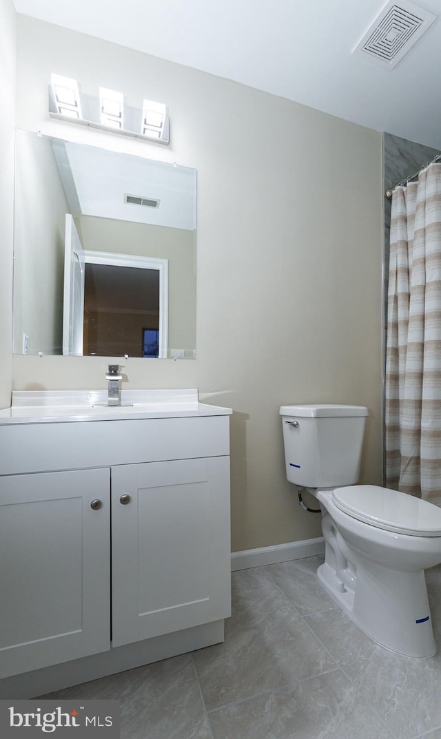 bathroom with visible vents, toilet, vanity, and baseboards