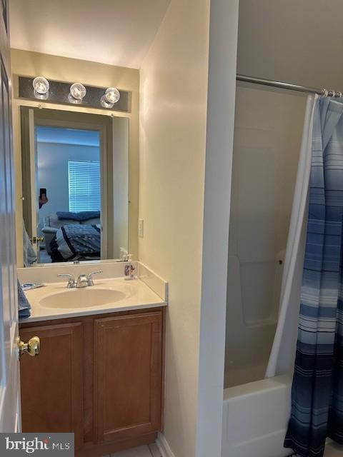 bathroom with vanity and shower / tub combo