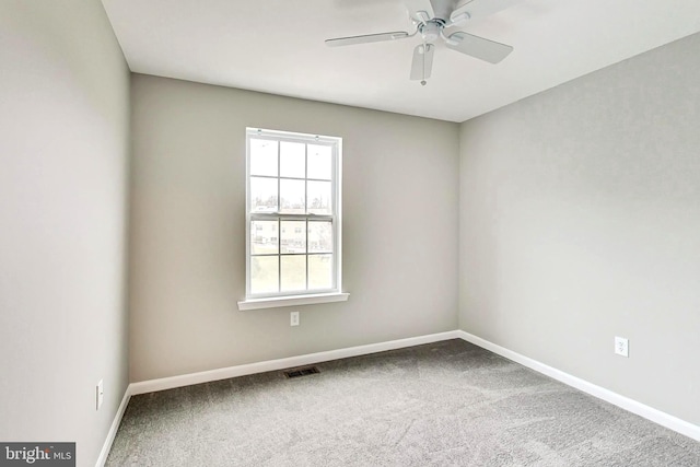 unfurnished room with carpet flooring and ceiling fan