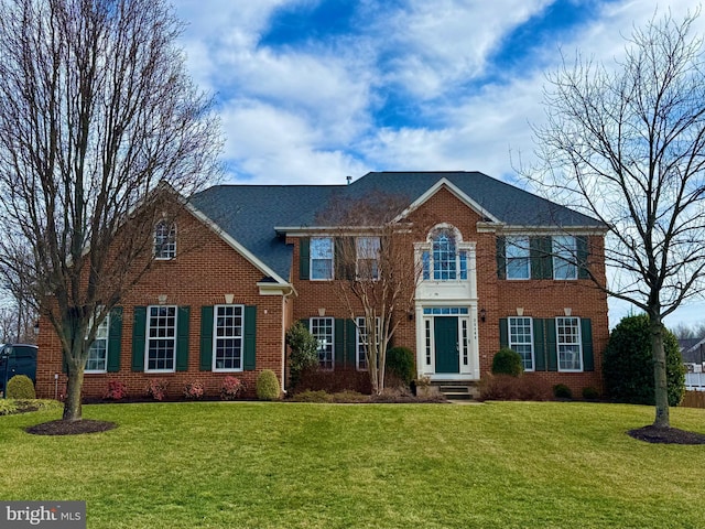 colonial home featuring a front yard