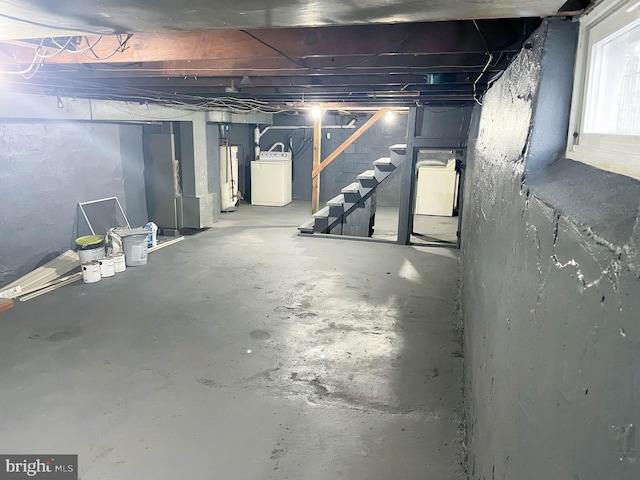 basement with washer / dryer and water heater