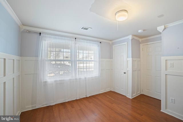 unfurnished room with hardwood / wood-style flooring and crown molding