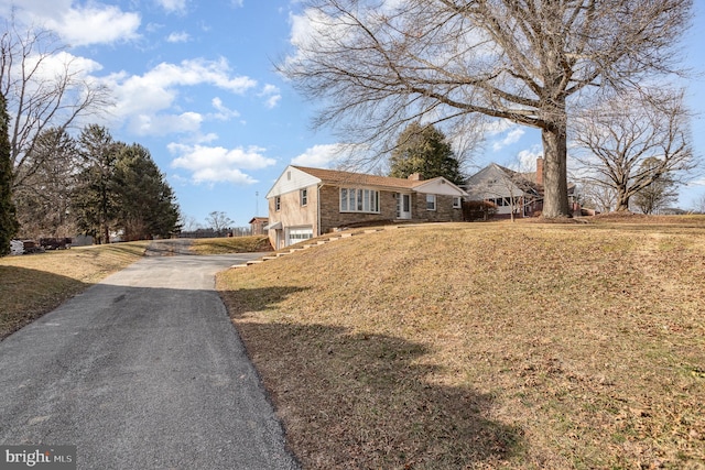 view of front of home featuring a garage and a front yard