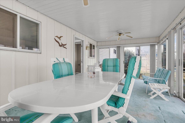 sunroom with ceiling fan