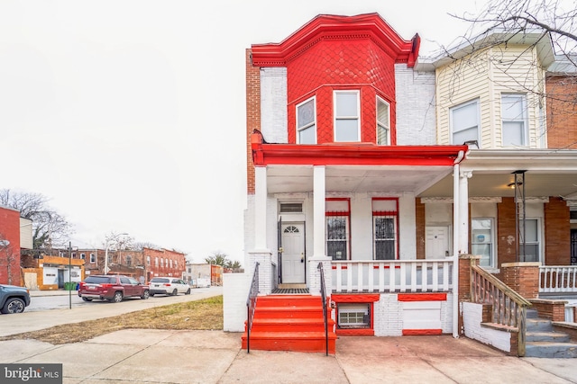 townhome / multi-family property featuring covered porch