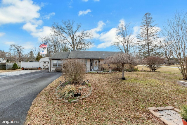 view of front of property with a front yard