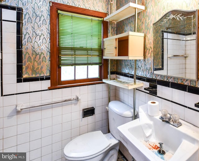 bathroom featuring sink and toilet