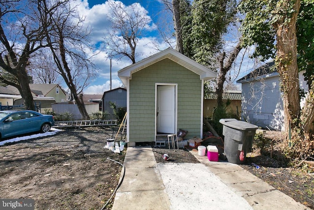 view of outdoor structure featuring an outbuilding and fence