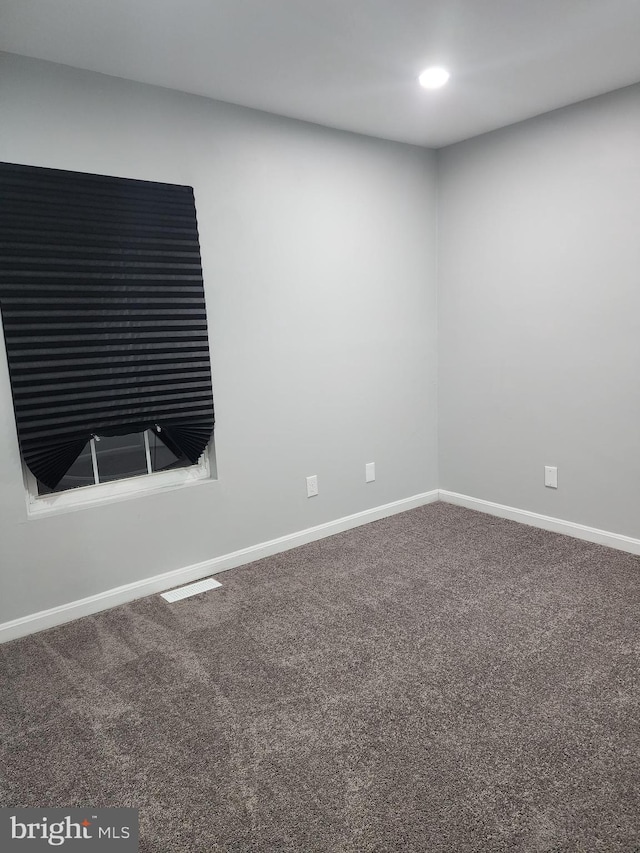 unfurnished room with carpet floors