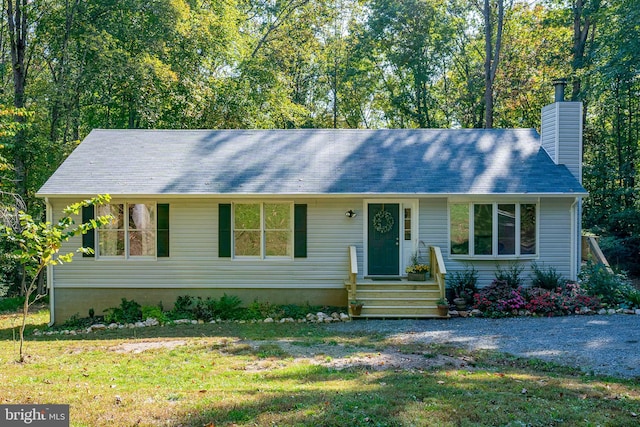 view of front of house with a front lawn