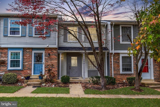 townhome / multi-family property with brick siding