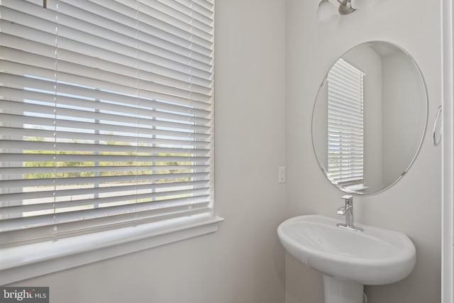 bathroom featuring sink