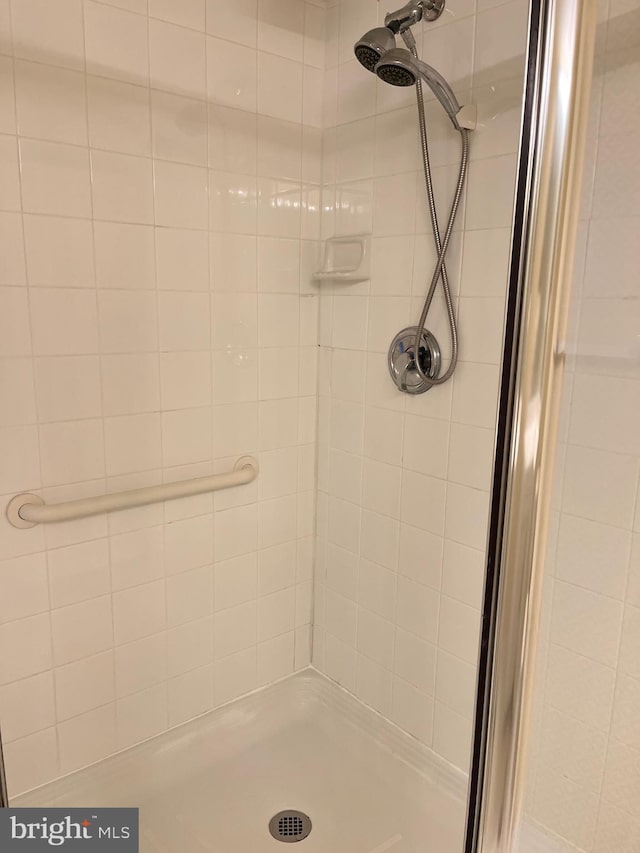 bathroom with a tile shower