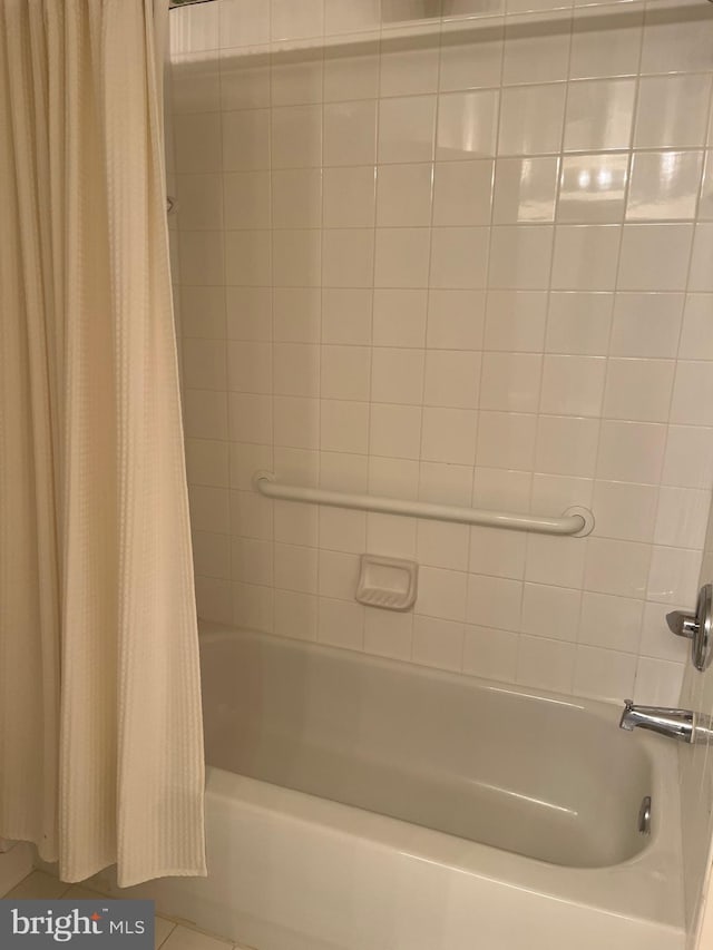 bathroom featuring shower / tub combo with curtain