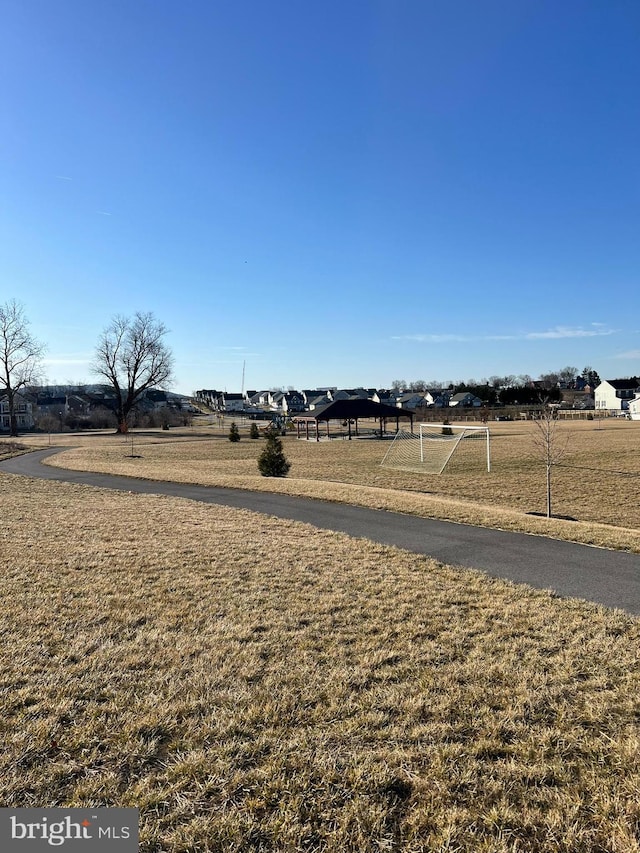 view of yard featuring a rural view