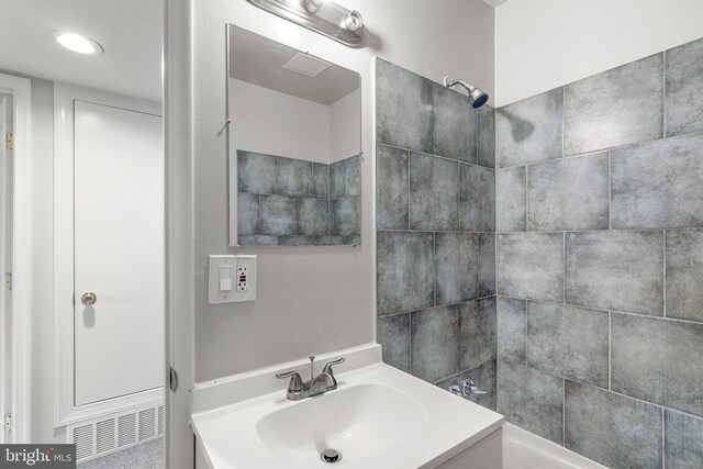 574 Wilson Bridge Dr Unit D-2, Oxon Hill, MD 20745 - bathroom featuring vanity and tiled shower / bath combo