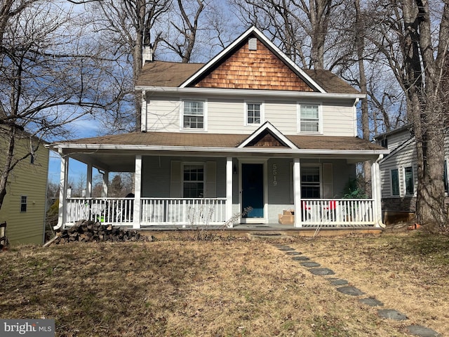 view of front facade featuring covered porch and a front lawn