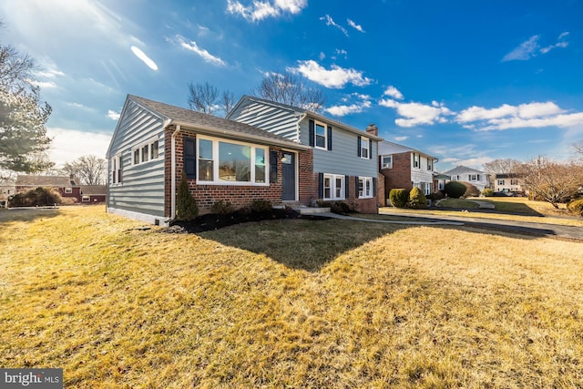 split level home with a front lawn