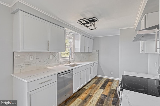 kitchen featuring sink, stainless steel appliances, tasteful backsplash, ornamental molding, and white cabinets