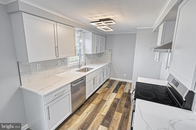 kitchen featuring sink, crown molding, stainless steel appliances, and white cabinets