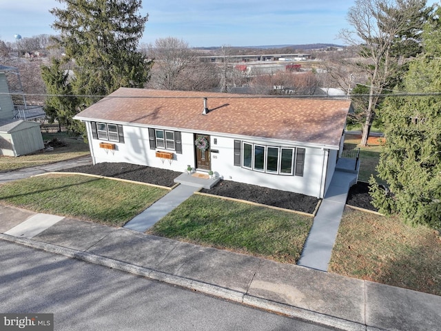 ranch-style house featuring a front lawn