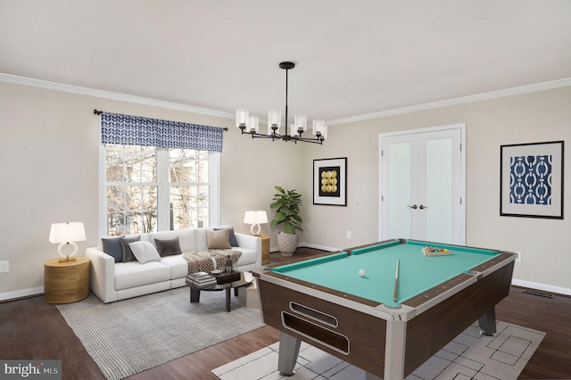 recreation room featuring an inviting chandelier, crown molding, hardwood / wood-style floors, and pool table