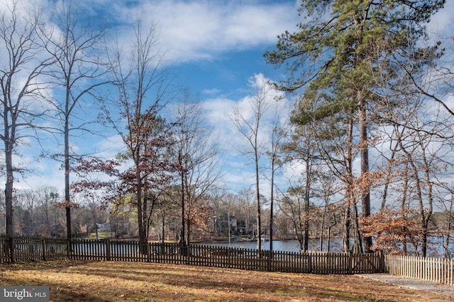 view of yard featuring a water view