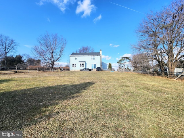 view of yard featuring a rural view