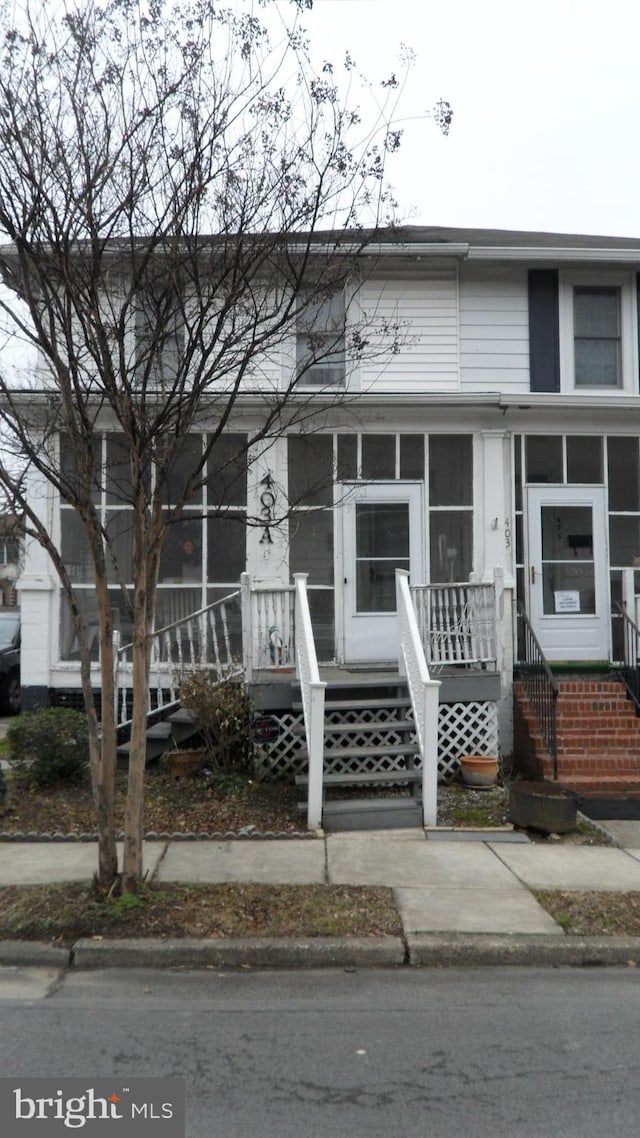 view of front of property