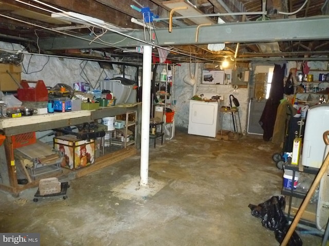 basement with washer / dryer