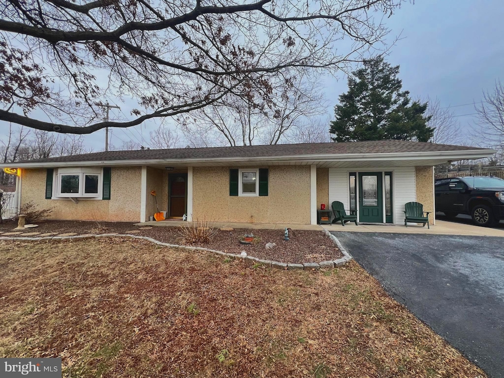 single story home featuring a carport