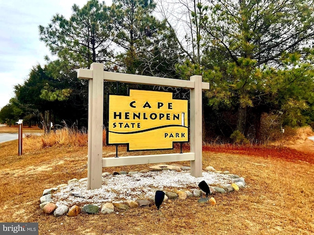 view of community / neighborhood sign