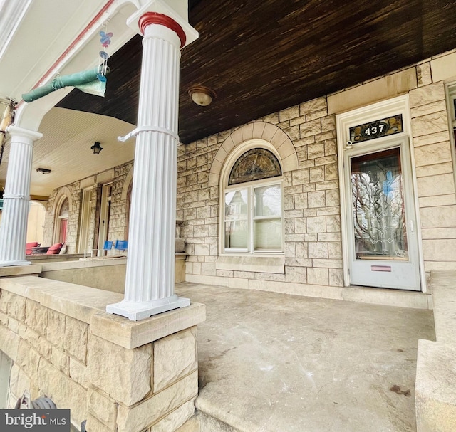 property entrance with covered porch