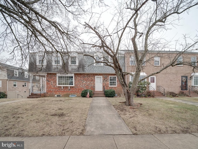 view of front of home featuring a front yard