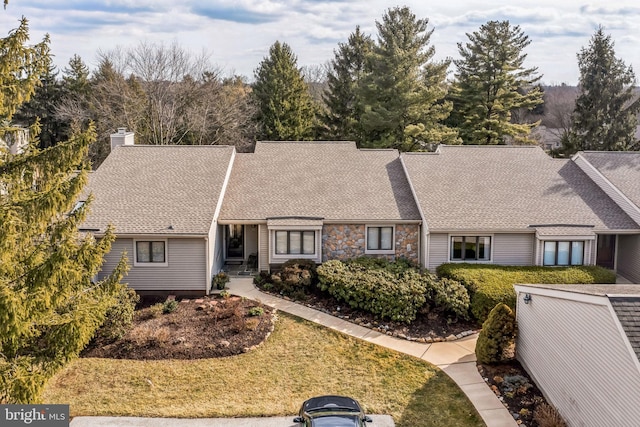 single story home with a front yard