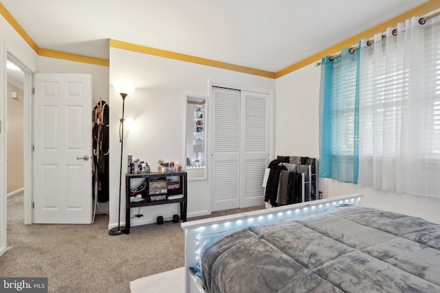 bedroom featuring carpet floors and a closet