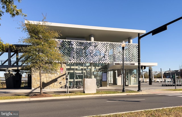 view of front of property