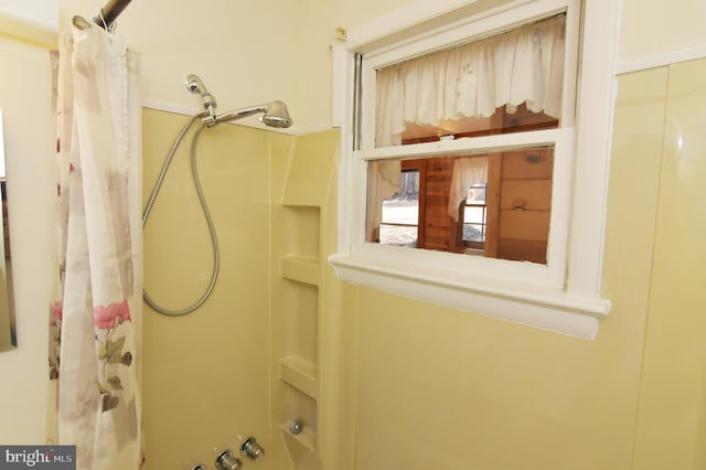 bathroom featuring shower / bathtub combination with curtain