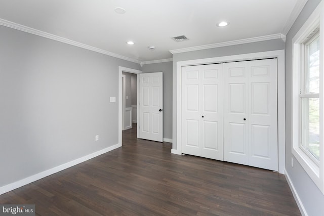 unfurnished bedroom featuring dark wood finished floors, multiple windows, crown molding, baseboards, and recessed lighting