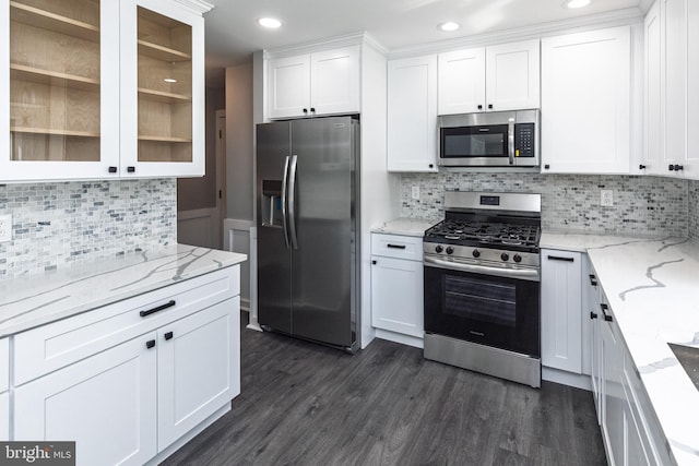 kitchen with stainless steel appliances, tasteful backsplash, white cabinets, dark wood finished floors, and recessed lighting