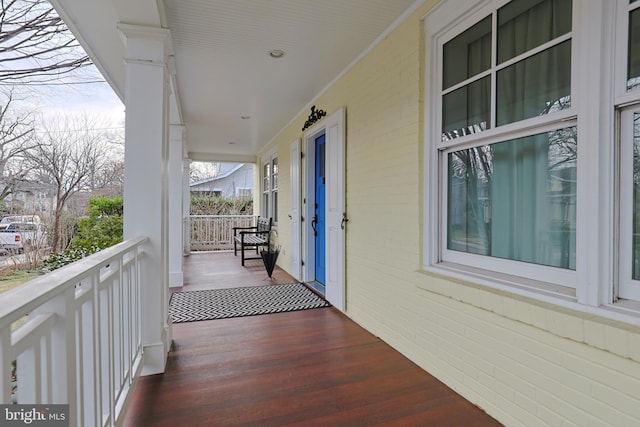 balcony featuring covered porch