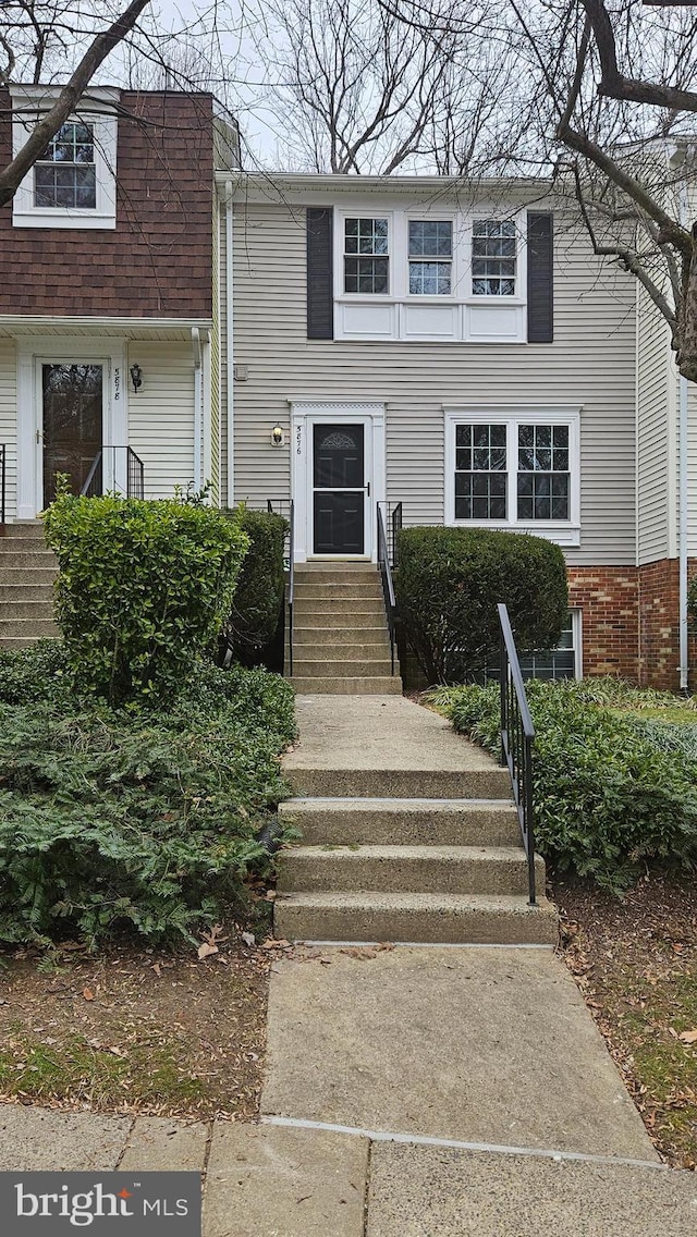 view of front of property with roof with shingles