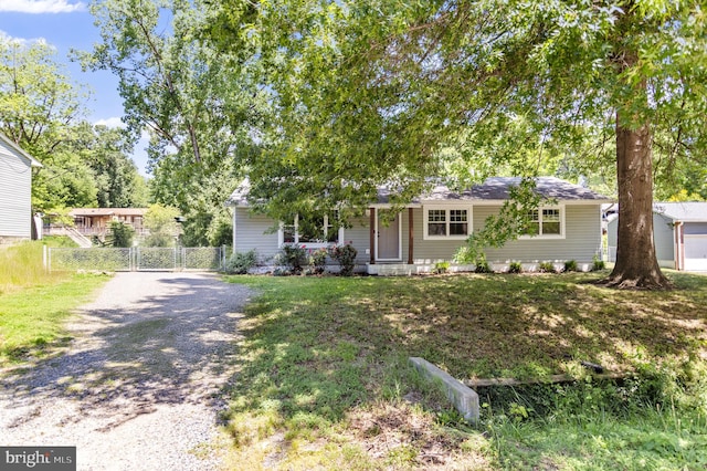 view of front of house featuring a front lawn