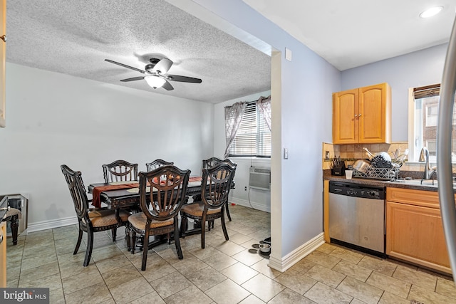 dining area featuring sink, a textured ceiling, and ceiling fan