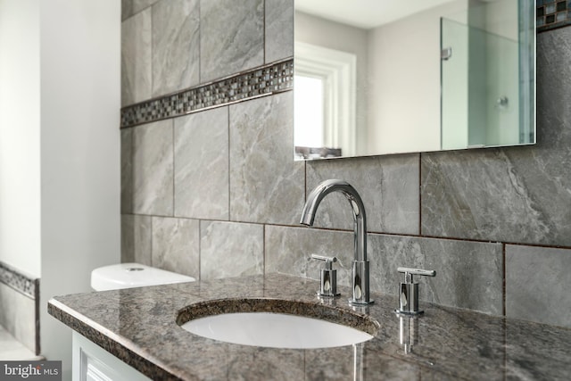 bathroom featuring tasteful backsplash and vanity