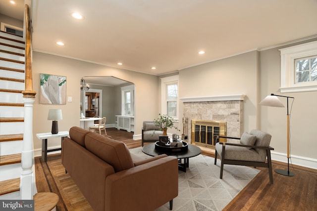 living room with hardwood / wood-style flooring, ornamental molding, and plenty of natural light