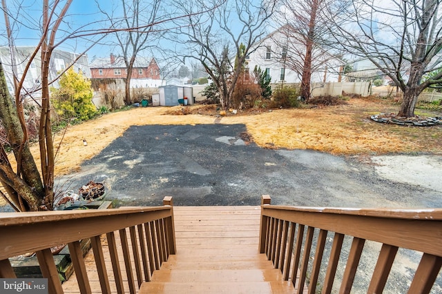 view of yard with a storage shed